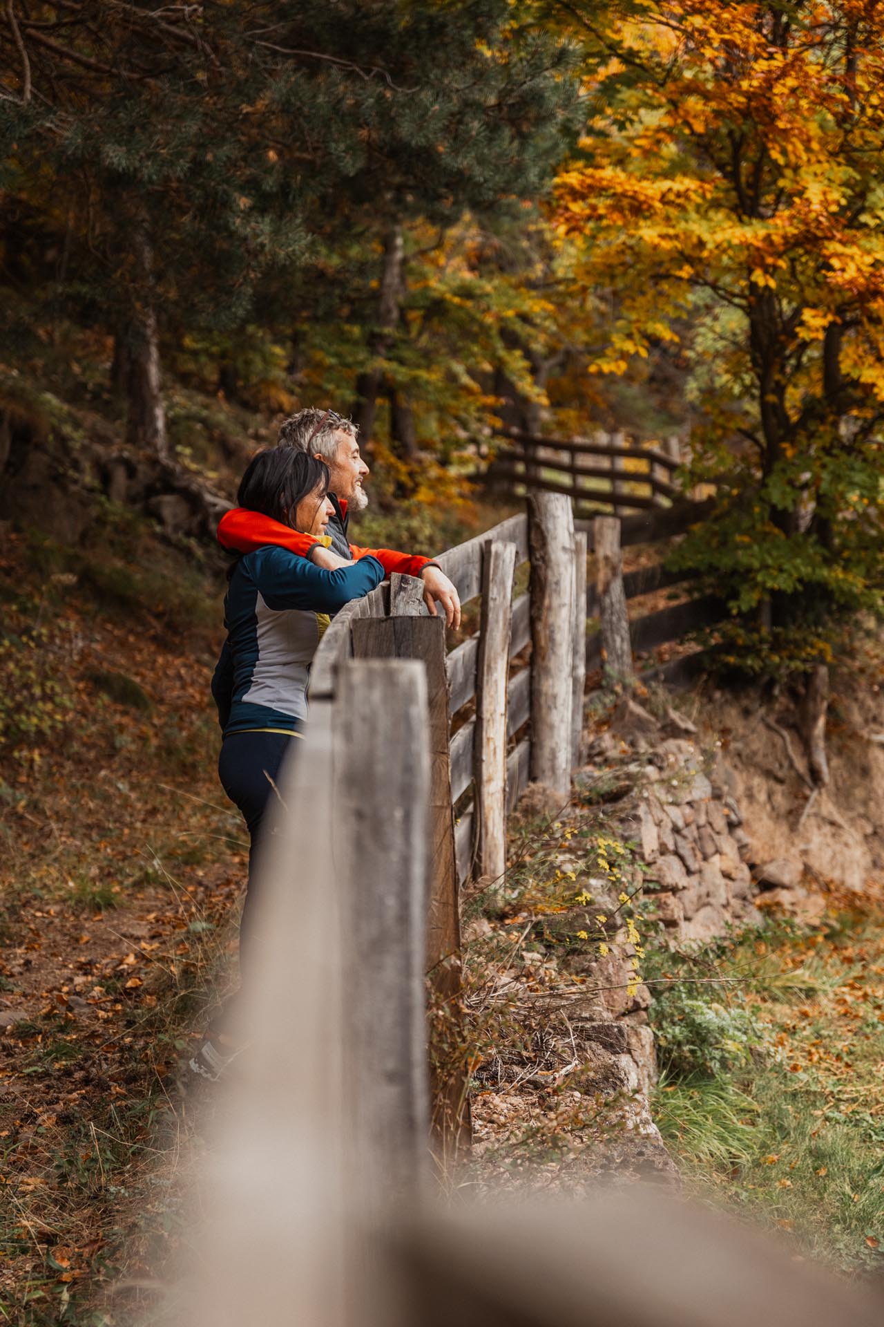 Wandern im Herbst am Salten im Paarurlaub in Mölten Südtirol Wandern im Herbst am Salten im Paarurlaub in Mölten Südtirol